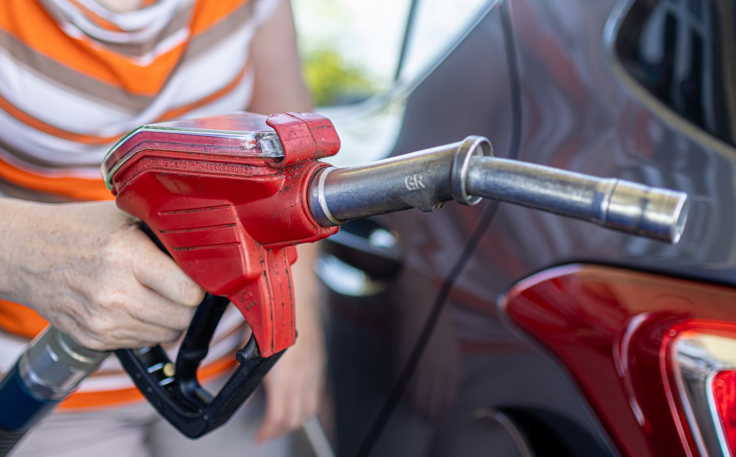 Despacho de combustible en estación de servicio